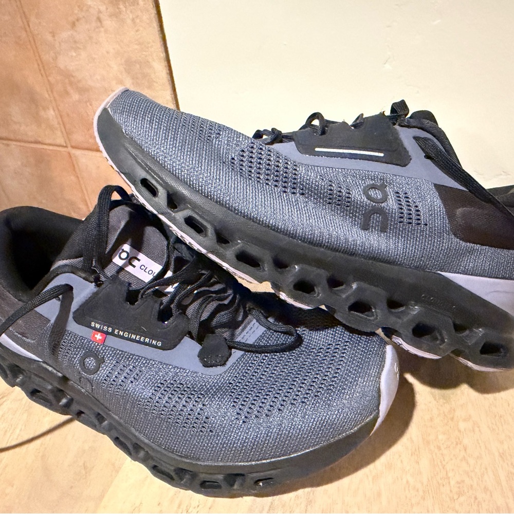 On Cloud Cloudstratus shoes women size 6